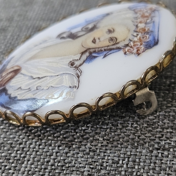 VINTAGE Painted Porcelain Victorian Lady Cameo Brooch Pin - Picture 4 of 6